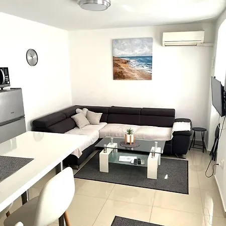 With Parking Space - 26944 Apartment Pula